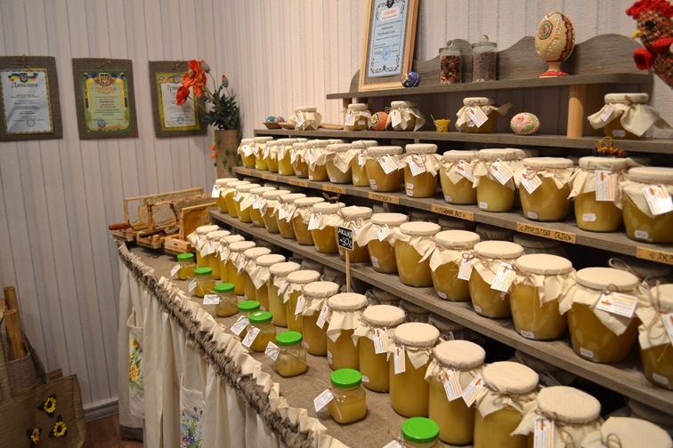 Большой ассортимент меда в Никополе