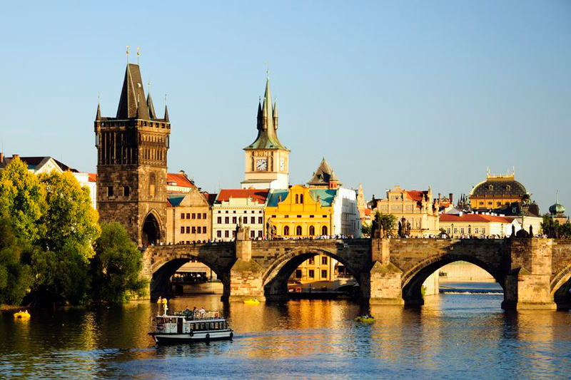 Картинка к: Рабочая виза в Чехию: стоит ли получать самостоятельно?