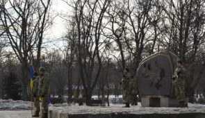Картинка к: В Нікополі вшанували пам’ять героїв Крут. ФОТО
