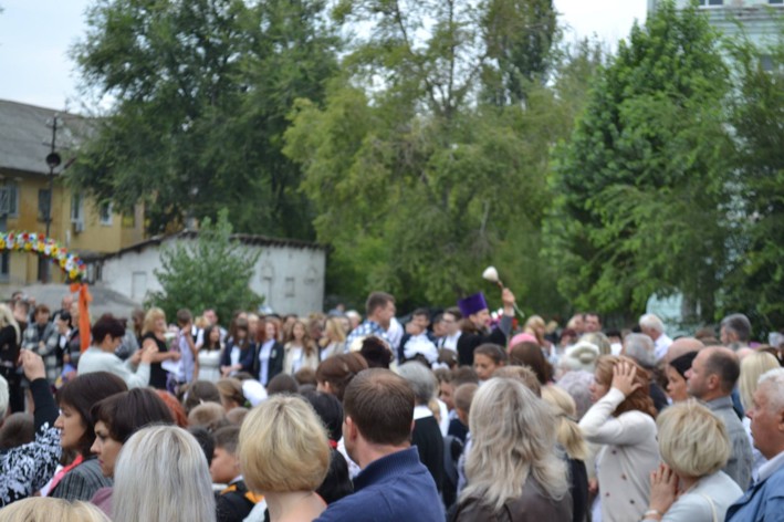 Картинка к: Как церковь страны агрессора освящает детей в центре Украинского города Никополь. ФОТО