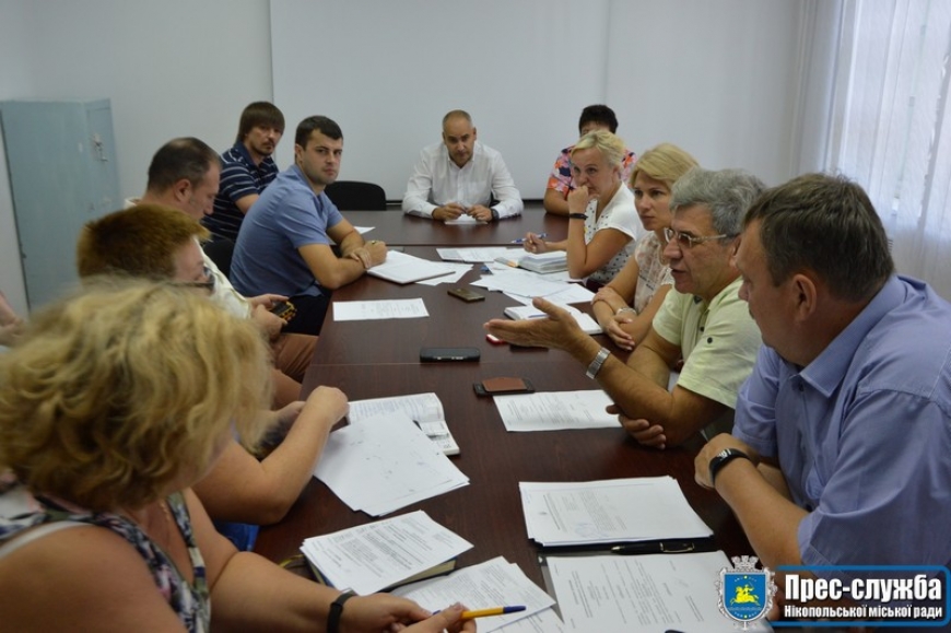 Картинка к: Влада Нікополя продовжує вирішувати проблему цвітіння водосховища
