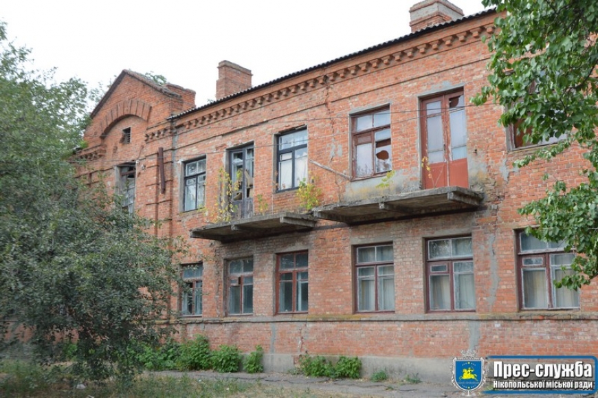 Картинка к: Мешканців переселять з аварійного будинку