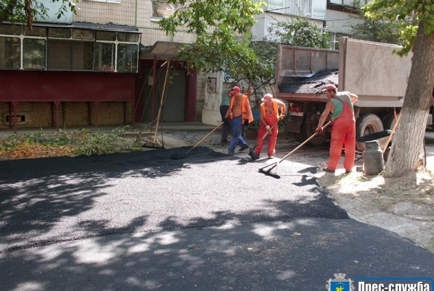 Картинка к: В Нікополі відновлюють тротуари та дороги за кошти місцевого бюджету