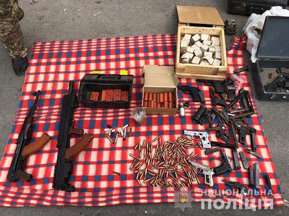 Картинка к: В Никополе задержали членов банды «Белое братство»