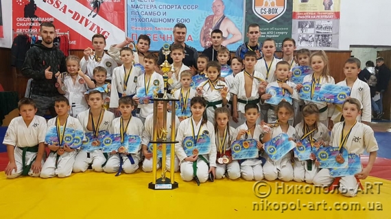 Картинка к: Получили кубок за второе общекомандное место
