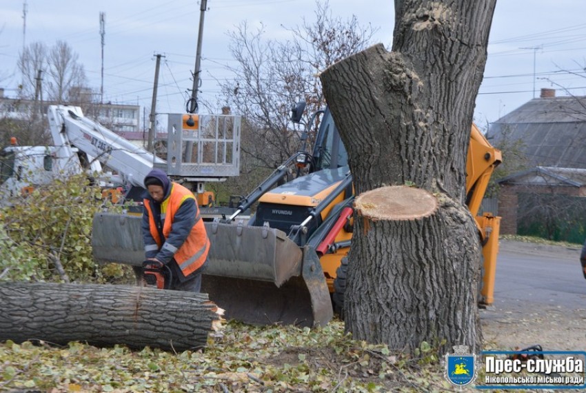 Картинка к: На вулиці Херсонській повністю відновили освітлення
