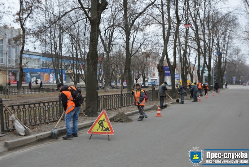 Картинка к: Вони працюють, щоб Нікополь не перетворився на суцільний смітник
