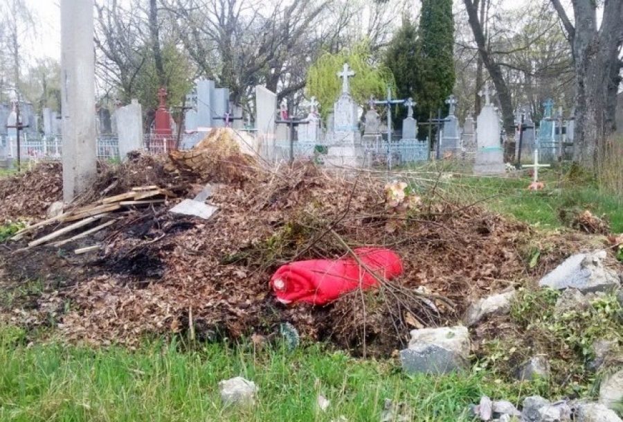 Картинка к: Прибирання на міському кладовищі