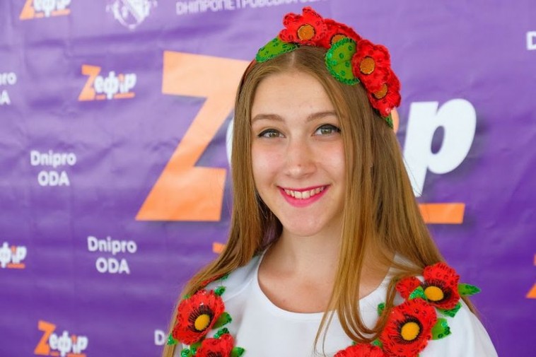Картинка к: Вокалистка из Никополя победила в областном конкурсе «Z_ефір»