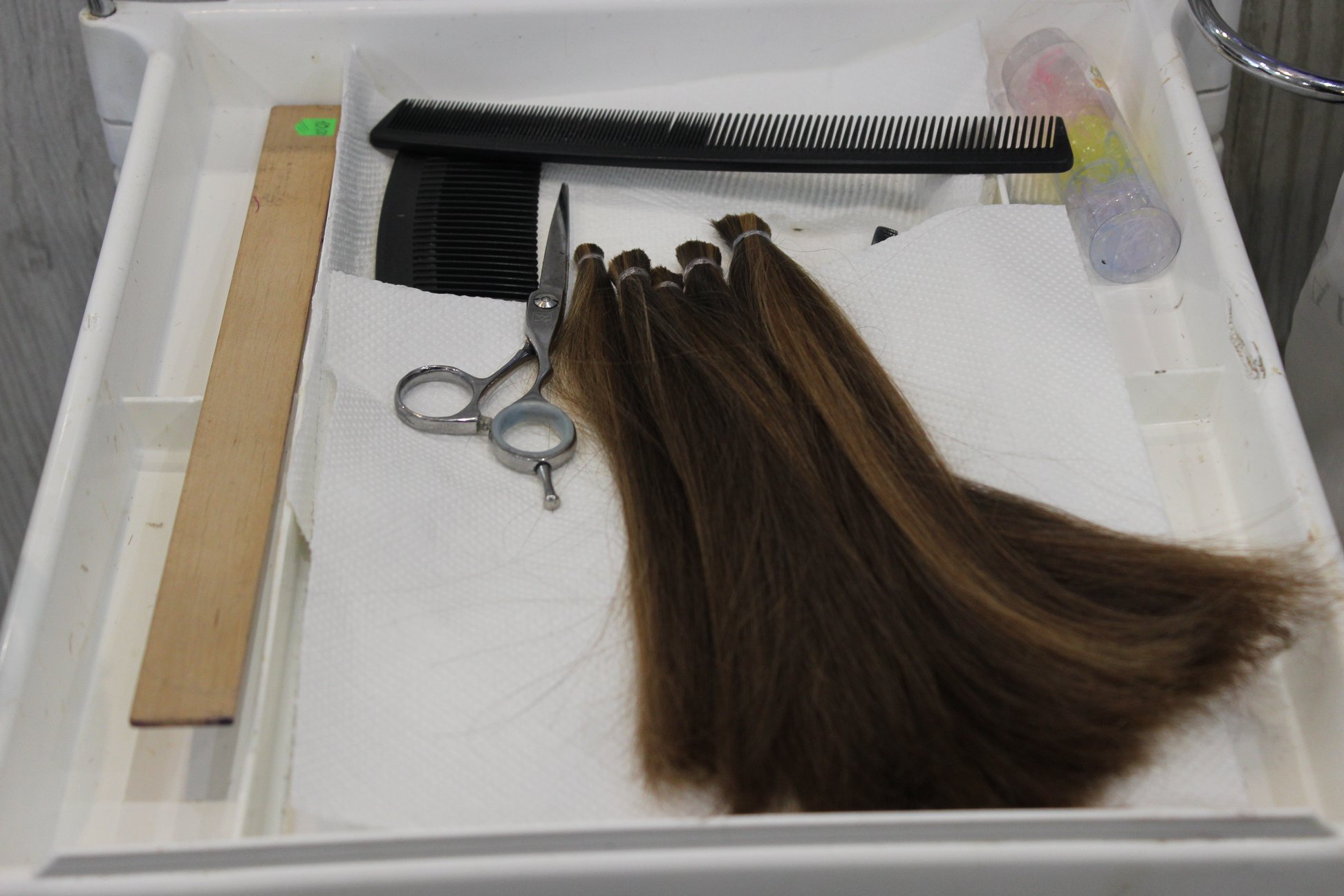 Картинка к: У Нікополі дівчатка обрізають волосся, щоб допомогти онкохворим