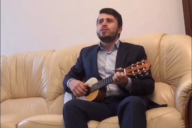 Картинка к: Сын экс-нардепа от Никополя Шипко спел гимн с измененными словами и просит поддержать его петицию