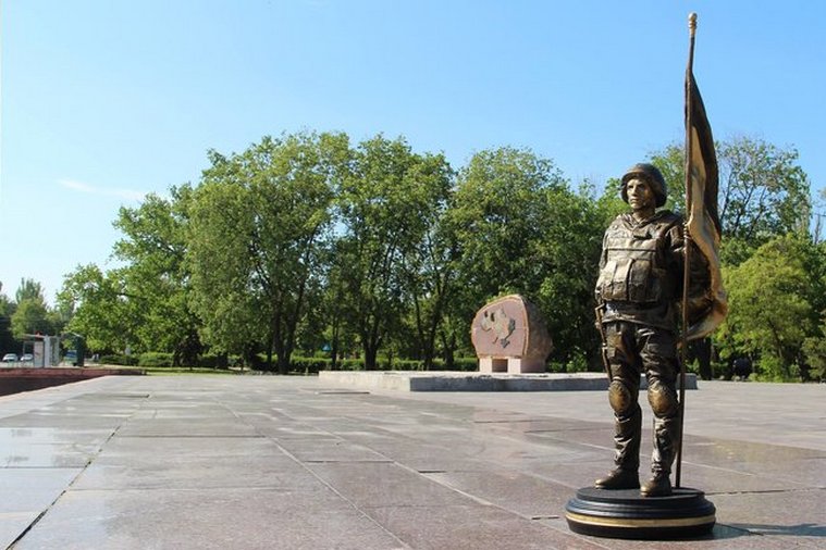 Картинка к: В Никополе создадут аллею защитников Украины в центре