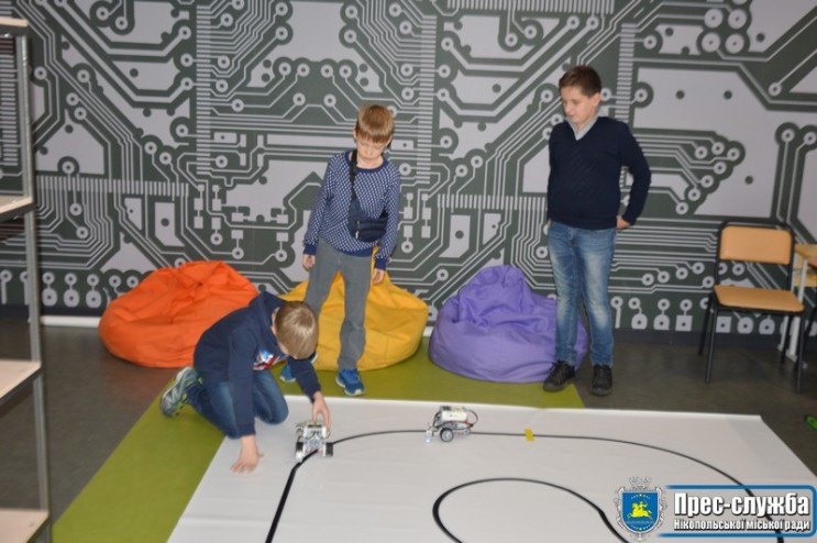 Картинка к: Нікопольські робототехніки готуються до змагань «Роботрафік-2020»