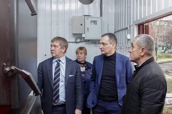 Картинка к: В городах Покров и Марганец побывал глава Нафтогаза