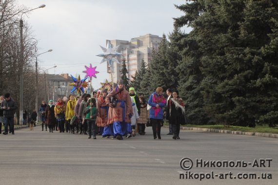 Картинка к: У Нікополі відбулась різдвяна хода та фестиваль колядок. ВІДЕО