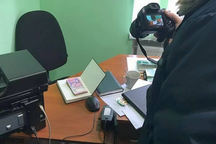 Картинка к: Громкий скандал в Покрове: разоблачили крупную судебную «шишку»