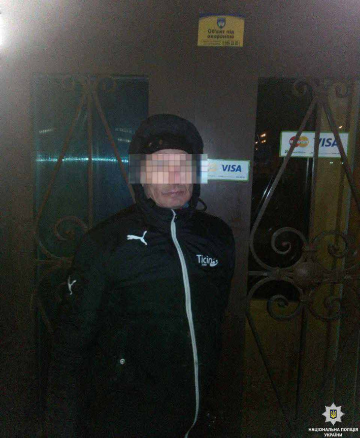 Картинка к: Нікопольські поліцейські охорони затримали магазинного крадія