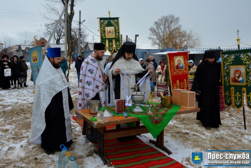 Картинка к: У Нікополі відзначили Водохреща. ФОТО