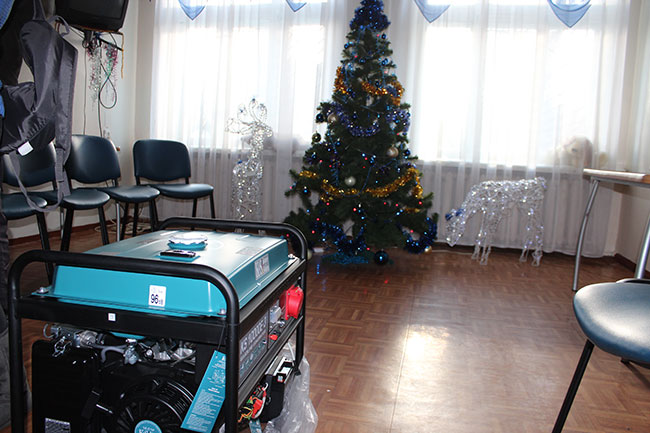 Картинка к: Интерпайп Нико Тьюб подарил детской больнице генератор