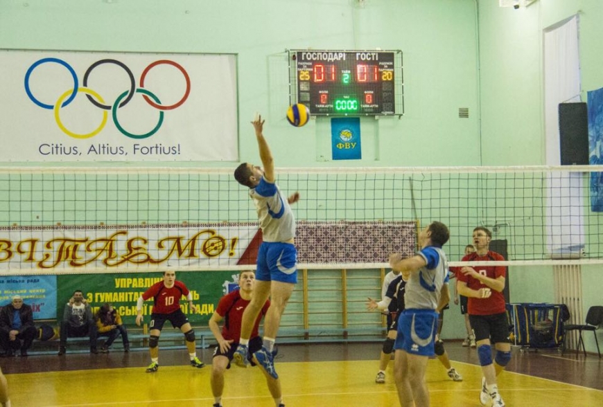 Картинка к: У никопольчан есть первая победа в Чемпионате Украины по волейболу