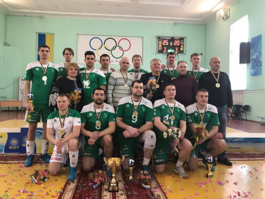 Картинка к: Никополь победил в Чемпионате Украины по волейболу и попал в первую лигу!