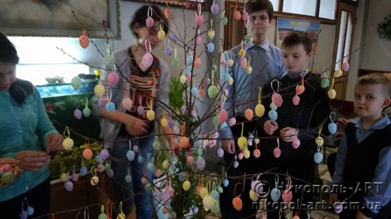 Картинка к: Нікополь активно готується до фестивалю «Писанкове дерево».ФОТО