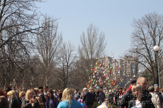 Картинка к: У Нікополі відбувся щорічний фестиваль «Писанкове дерево»