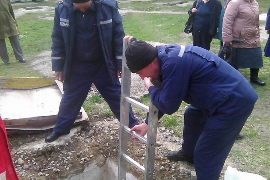 Картинка к: В Никополе мужчина провалился в бесхозный погреб