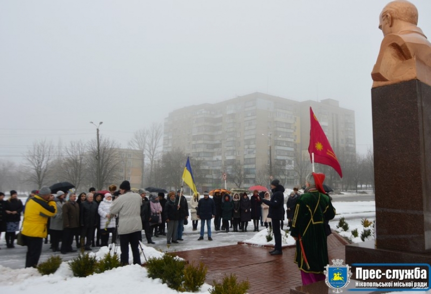 Картинка к: У Нікополі відзначили річницю дня народження Шевченка