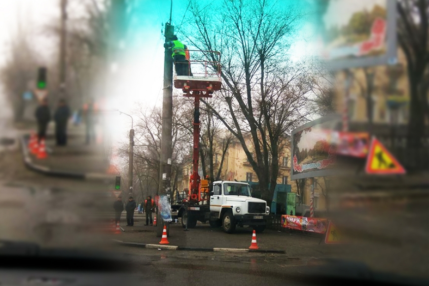 Картинка к: В Никополе восстановили светофор на пересечении Трубников и Г. Чернобыля