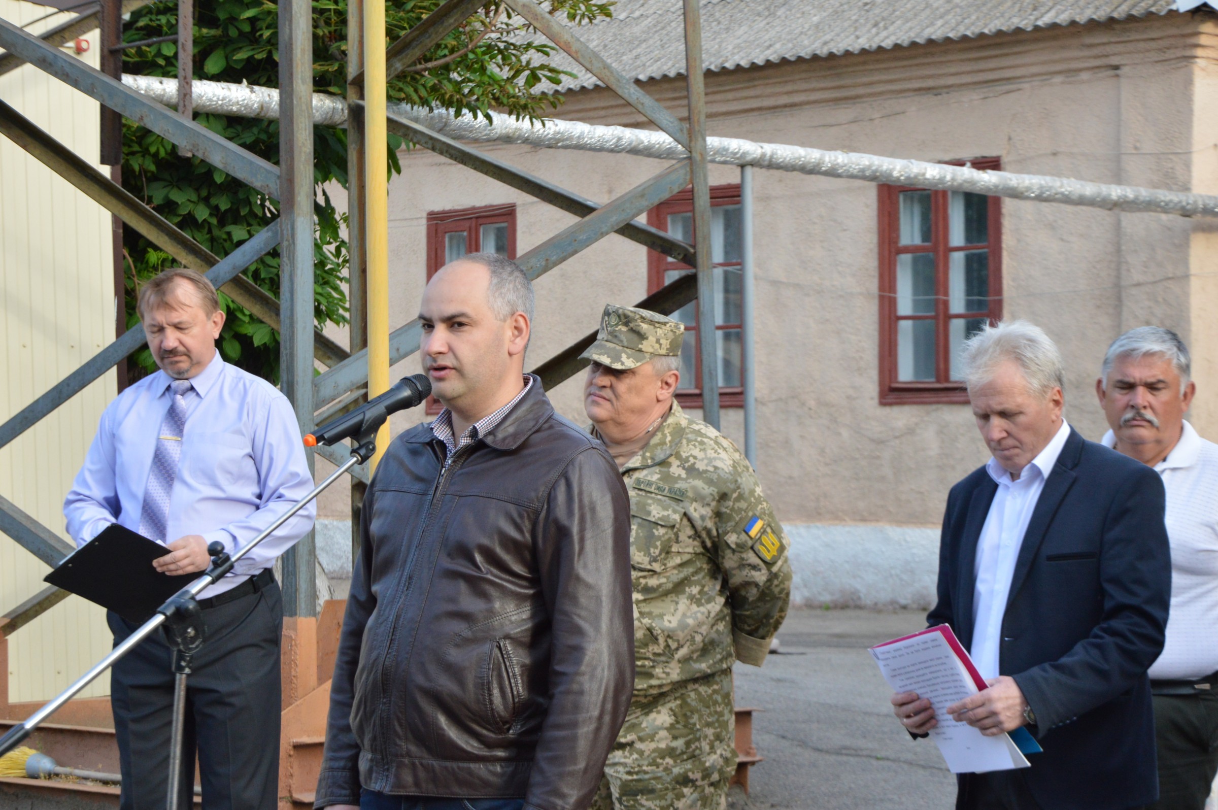 Картинка к: Нікопольських юнаків провели на службу до лав ЗСУ