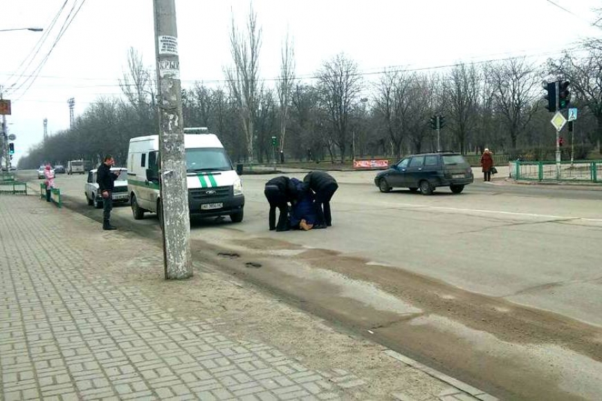Картинка к: В Никополе инкассаторы «Ощадбанка» сбили женщину