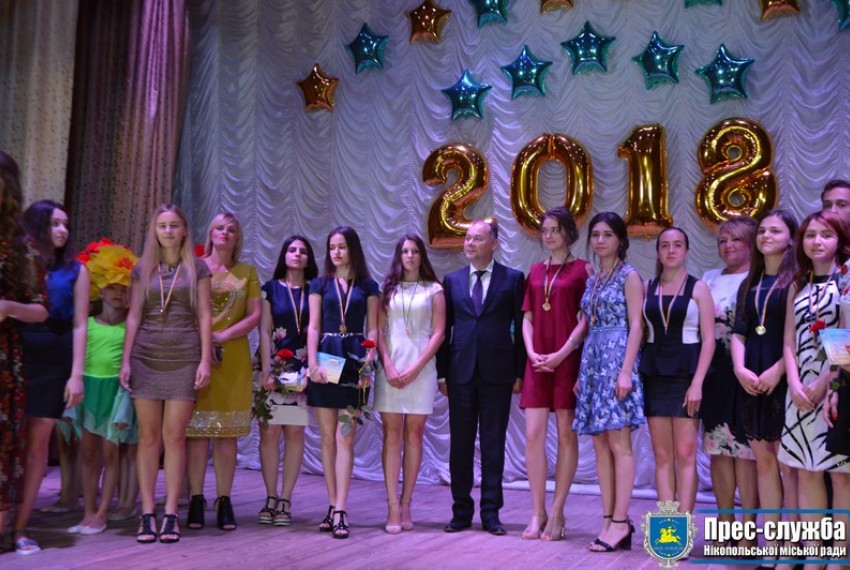 Картинка к: В Нікополі нагородили медалістів та призерів учнівських олімпіад