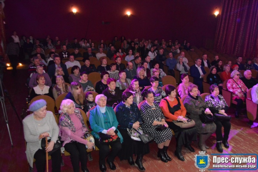 Картинка к: Нікополь відзначив День працівників житлово-комунального господарства