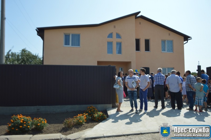 Картинка к: В Нікополі відкрили ще один Будинок сімейного типу