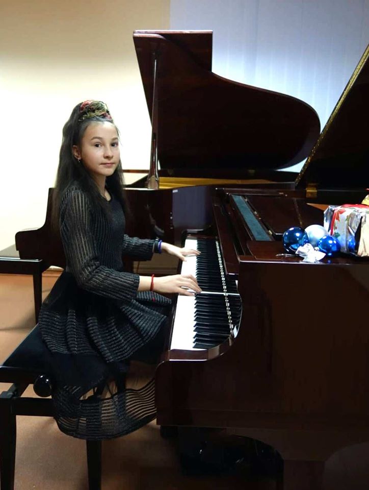 Картинка к: Юная пианистка из Никополя победила на Международном конкурсе