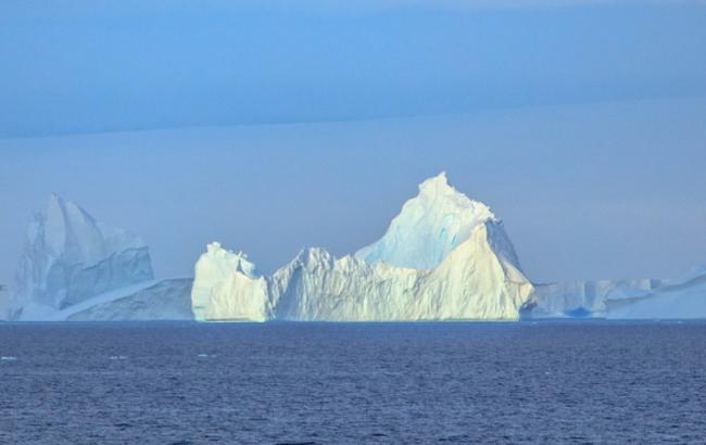 Картинка к: В Антарктиде ускорилось таяние льдов: ученые бьют тревогу