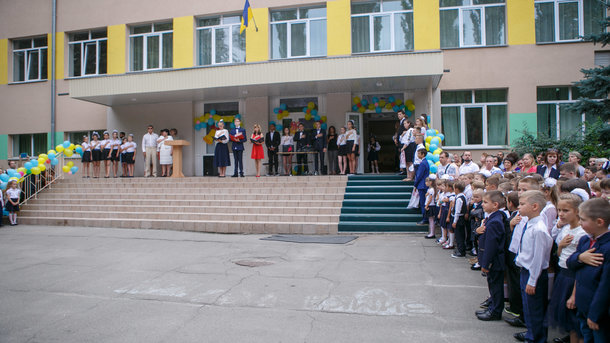 Картинка к: Какие услуги могут быть платными в школах и детских садах: объяснение Минобразования
